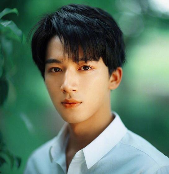 圈内人爆料周也王星越,揭秘明星背后的神秘恋情 第2张 圈内人爆料周也王星越,揭秘明星背后的神秘恋情 第2张